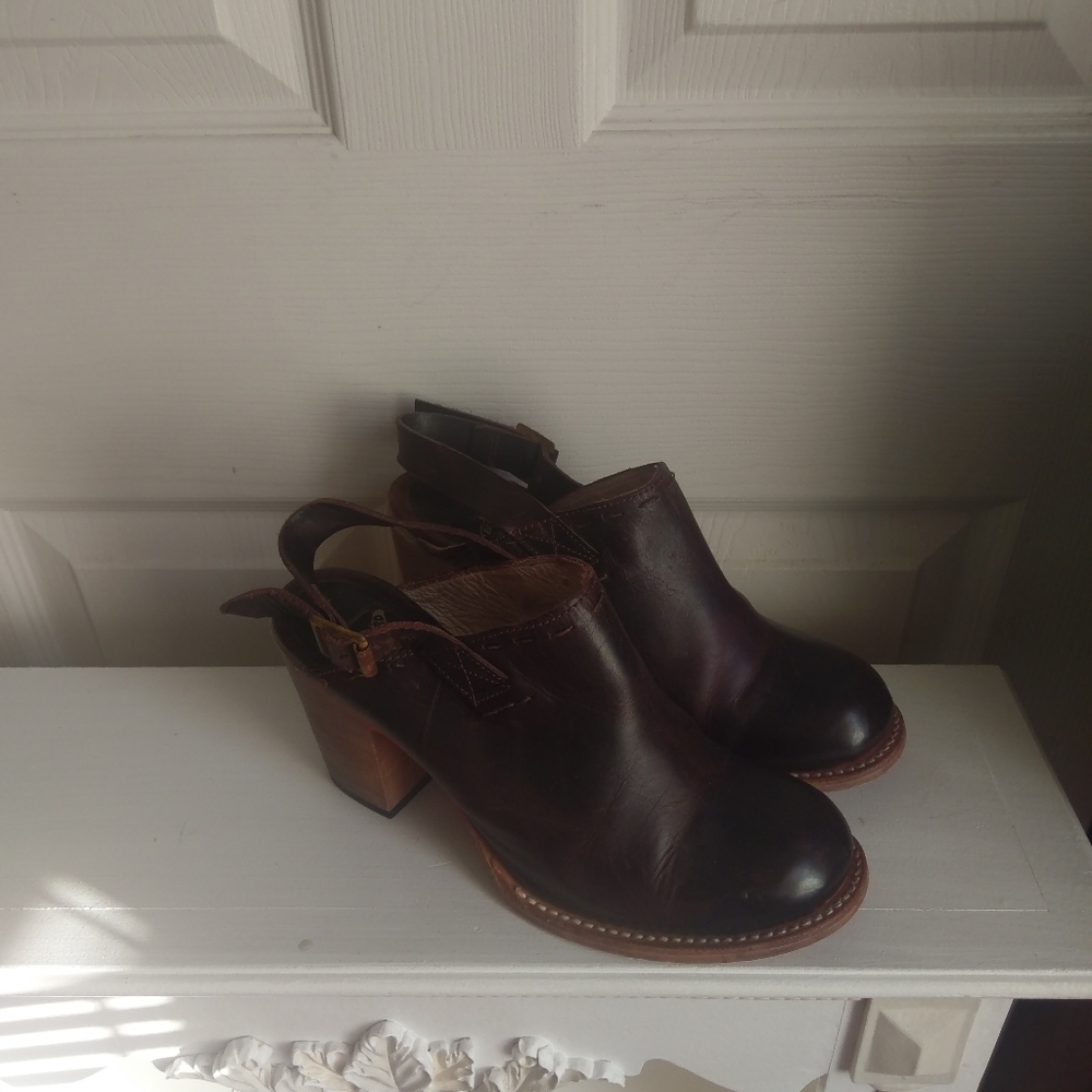Freebird Clogs 9